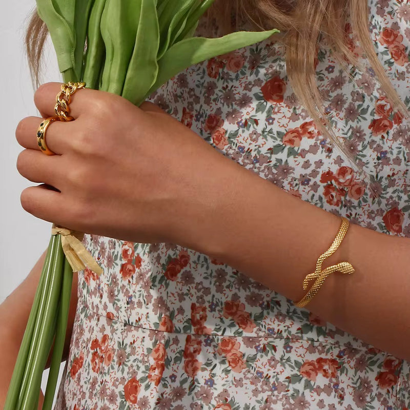 18K Gold Open Adjustable Texture Snake Bangle Bracelet