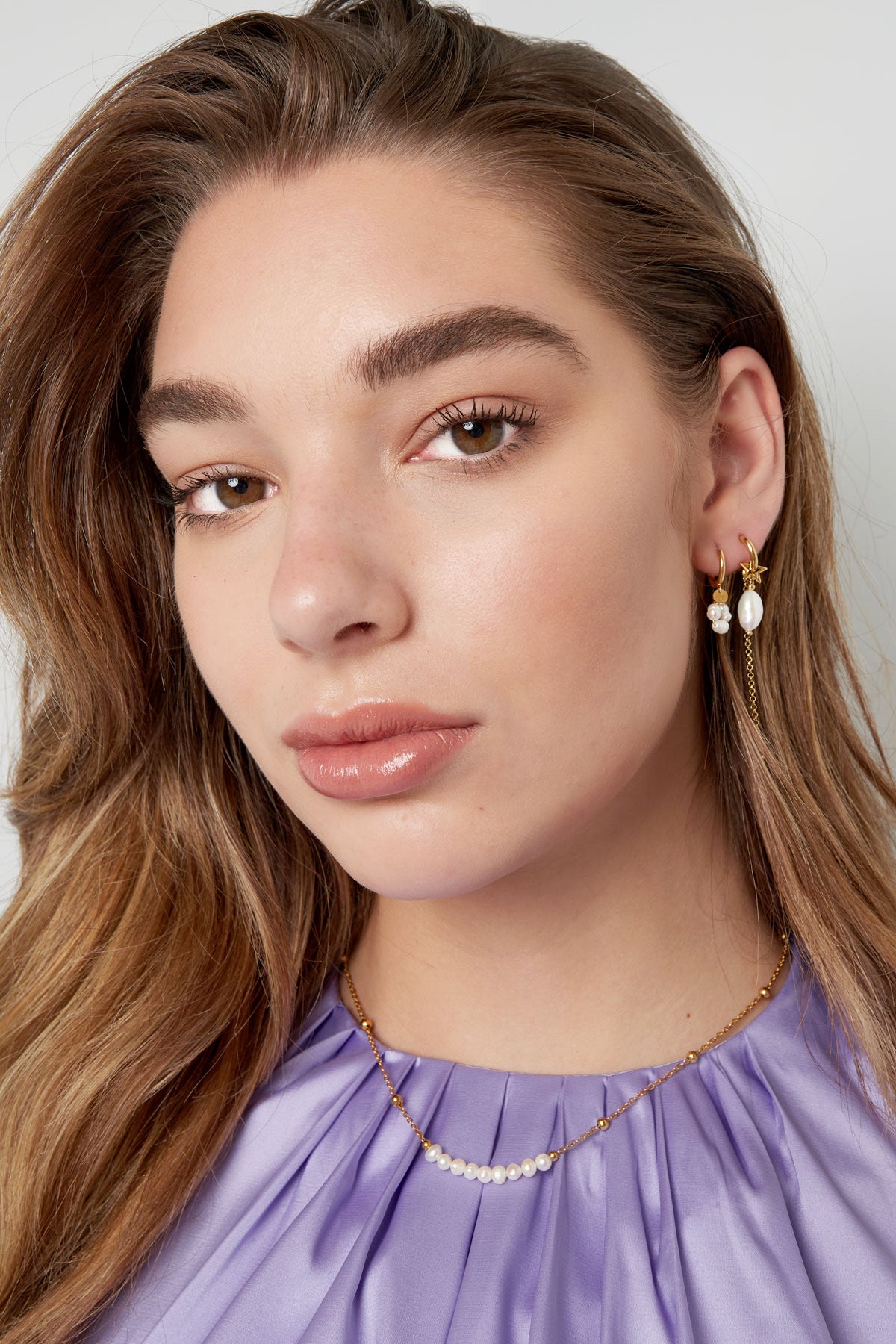 Gold Pearl Round Earrings